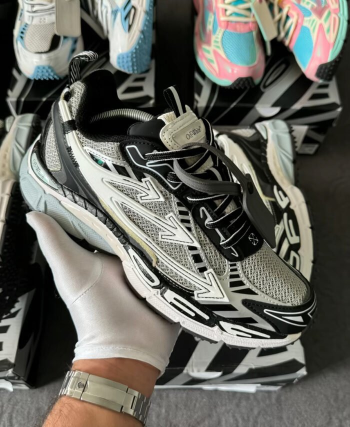 Off-White Be Right Back Noir